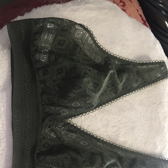 Lingerie Set - Picture 2 of 10